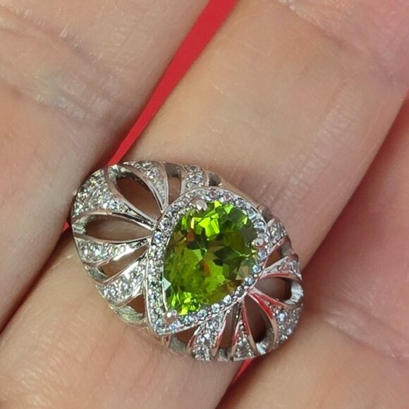 925 Sterling Silver Ring with Natural Peridot & CZ - Picture 10 of 11